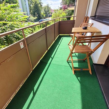 Duplex Apartment Ullstein- 4 Bedrooms, 2 Bathrooms, Living Room, 2 Parking Spaces, Boxspringbeds, Family & Business Apartment! Berlin Bagian luar foto