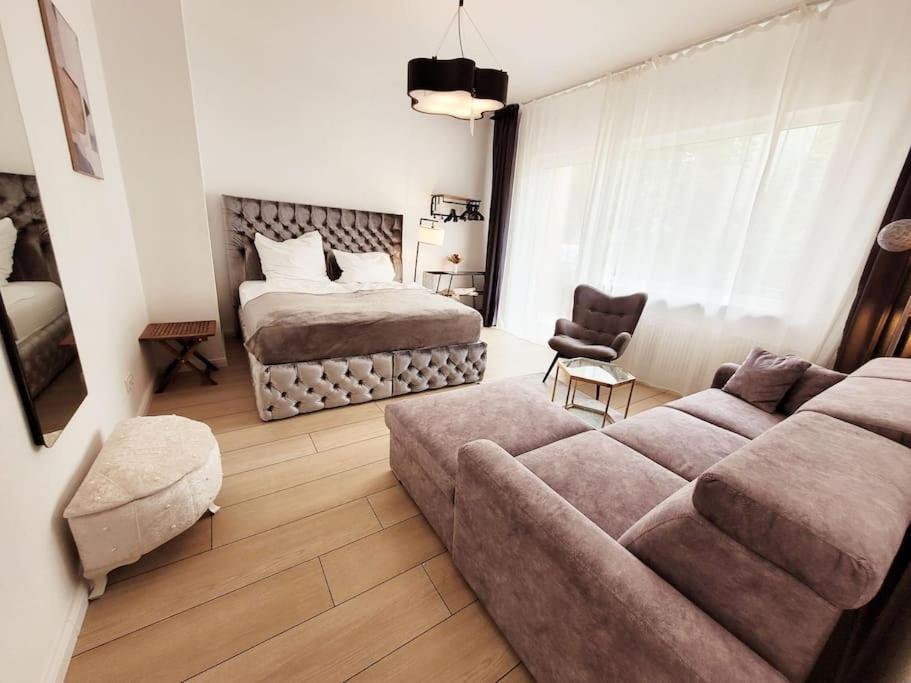 Duplex Apartment Ullstein- 4 Bedrooms, 2 Bathrooms, Living Room, 2 Parking Spaces, Boxspringbeds, Family & Business Apartment! Berlin Bagian luar foto