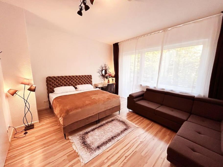 Duplex Apartment Ullstein- 4 Bedrooms, 2 Bathrooms, Living Room, 2 Parking Spaces, Boxspringbeds, Family & Business Apartment! Berlin Bagian luar foto