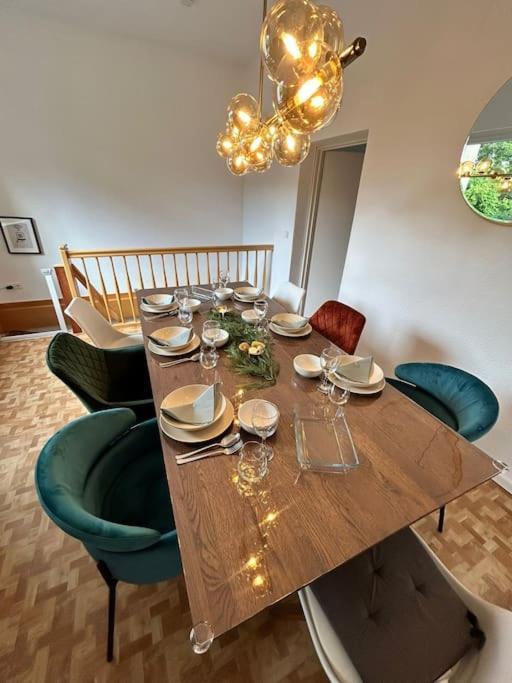 Duplex Apartment Ullstein- 4 Bedrooms, 2 Bathrooms, Living Room, 2 Parking Spaces, Boxspringbeds, Family & Business Apartment! Berlin Bagian luar foto