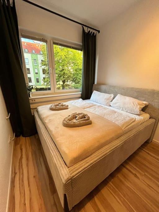 Duplex Apartment Ullstein- 4 Bedrooms, 2 Bathrooms, Living Room, 2 Parking Spaces, Boxspringbeds, Family & Business Apartment! Berlin Bagian luar foto