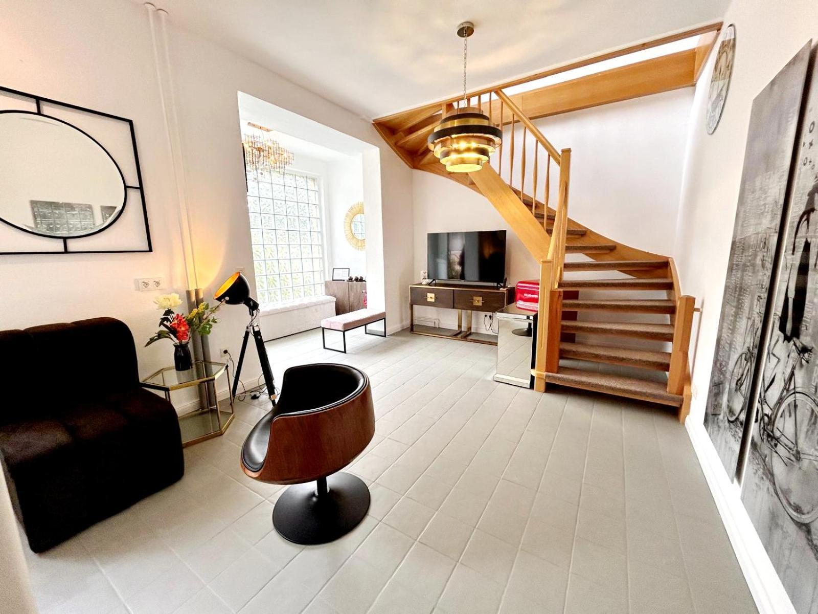 Duplex Apartment Ullstein- 4 Bedrooms, 2 Bathrooms, Living Room, 2 Parking Spaces, Boxspringbeds, Family & Business Apartment! Berlin Bagian luar foto