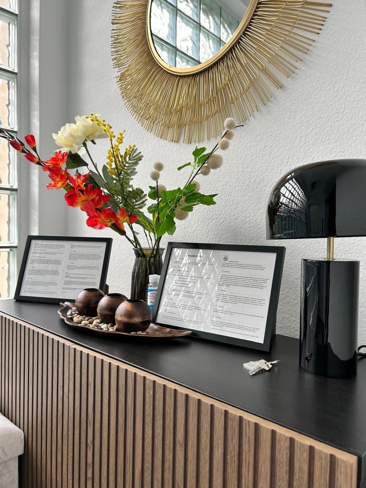 Duplex Apartment Ullstein- 4 Bedrooms, 2 Bathrooms, Living Room, 2 Parking Spaces, Boxspringbeds, Family & Business Apartment! Berlin Bagian luar foto