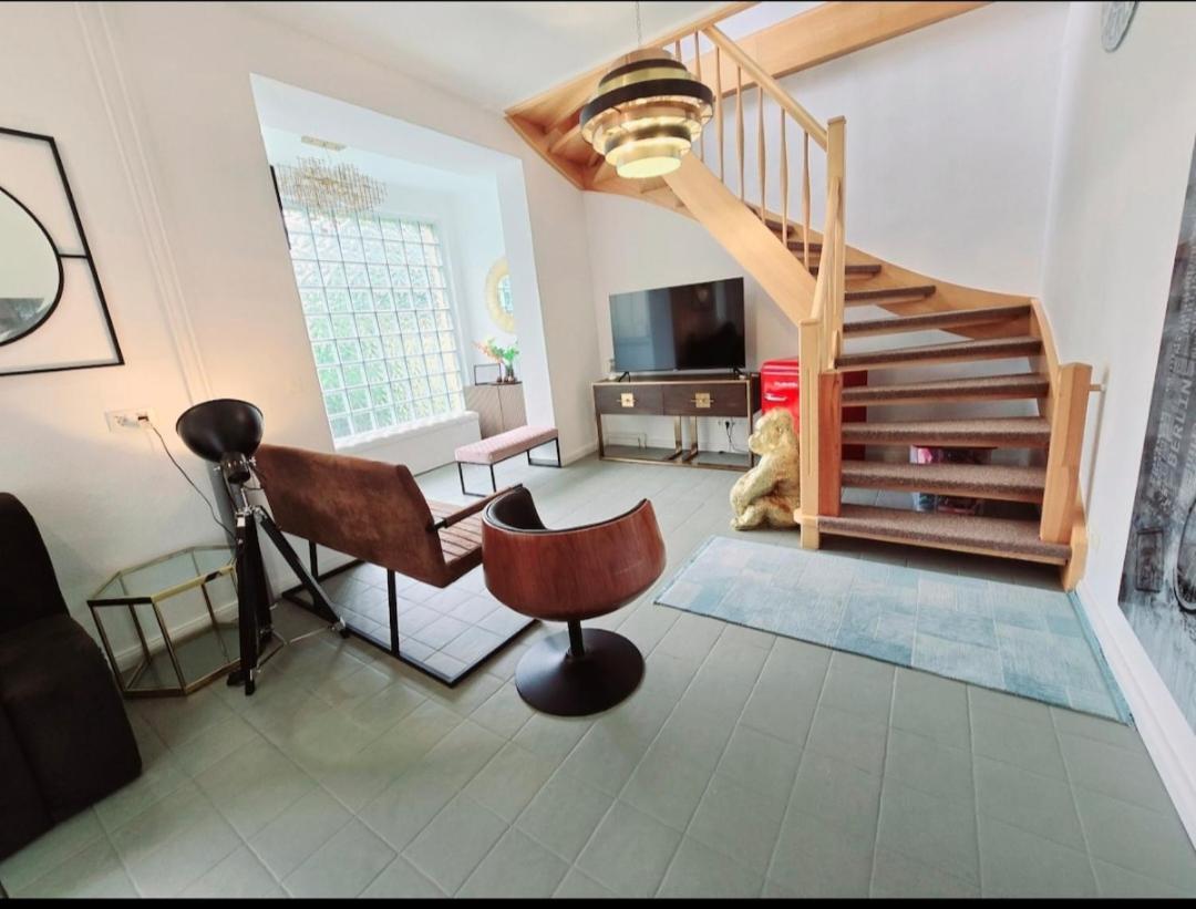 Duplex Apartment Ullstein- 4 Bedrooms, 2 Bathrooms, Living Room, 2 Parking Spaces, Boxspringbeds, Family & Business Apartment! Berlin Bagian luar foto
