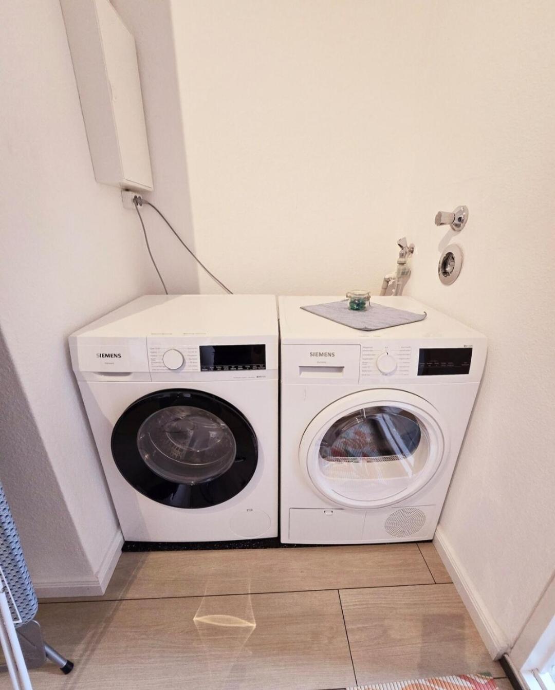 Duplex Apartment Ullstein- 4 Bedrooms, 2 Bathrooms, Living Room, 2 Parking Spaces, Boxspringbeds, Family & Business Apartment! Berlin Bagian luar foto